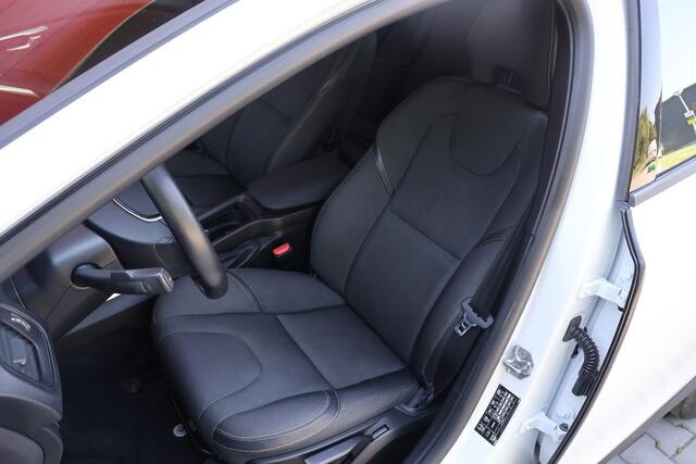 Volvo V40 CROSS COUNTRY 1.5 T3 153pk Nordic+ Automaat | Trekhaak | Full LED | Navigatie | Climate |
