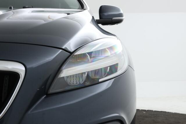 Volvo V40 CROSS COUNTRY 2.0 D2 Summum Leer, Navigatie, Climate,