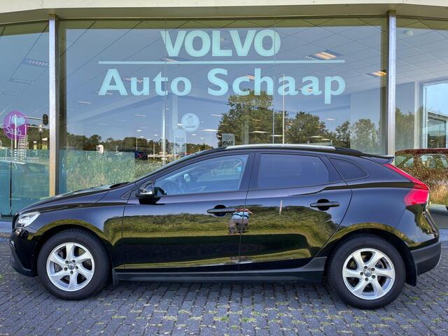Volvo V40 CROSS COUNTRY 2.0 T3 Momentum | Rijklaar incl 12 mnd Bovag | Darktint Parkeersensoren voor + achter Trekhaak