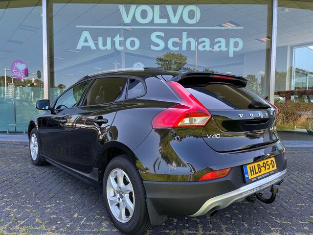 Volvo V40 CROSS COUNTRY 2.0 T3 Momentum | Rijklaar incl 12 mnd Bovag | Darktint Parkeersensoren voor + achter Trekhaak