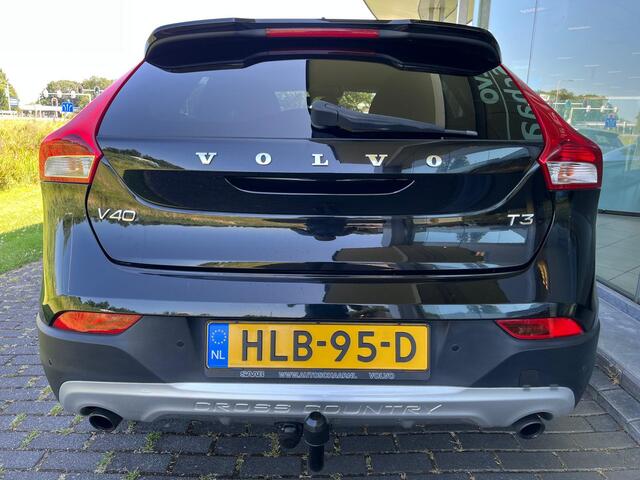Volvo V40 CROSS COUNTRY 2.0 T3 Momentum | Rijklaar incl 12 mnd Bovag | Darktint Parkeersensoren voor + achter Trekhaak