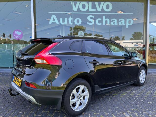Volvo V40 CROSS COUNTRY 2.0 T3 Momentum | Rijklaar incl 12 mnd Bovag | Darktint Parkeersensoren voor + achter Trekhaak
