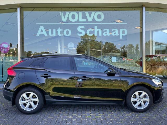 Volvo V40 CROSS COUNTRY 2.0 T3 Momentum | Rijklaar incl 12 mnd Bovag | Darktint Parkeersensoren voor + achter Trekhaak