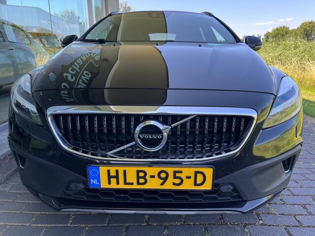 Volvo V40 CROSS COUNTRY 2.0 T3 Momentum | Rijklaar incl 12 mnd Bovag | Darktint Parkeersensoren voor + achter Trekhaak