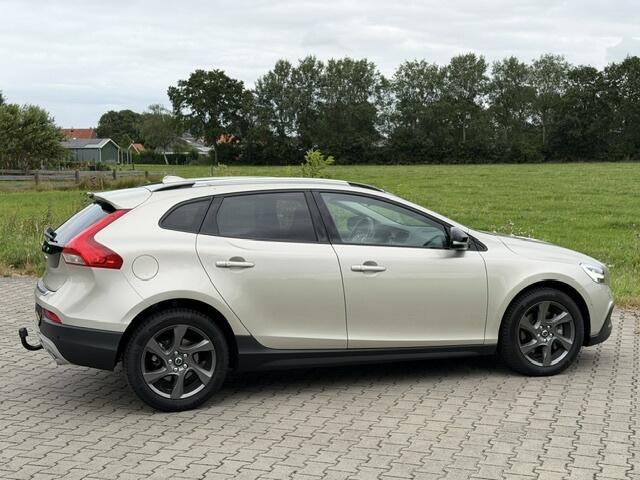 Volvo V40 CROSS COUNTRY T3 POLAR+ LUXURY AUTOM LEDER BOMVOL EN DE MOOISTE
