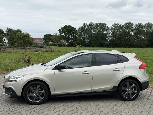 Volvo V40 CROSS COUNTRY T3 POLAR+ LUXURY AUTOM LEDER BOMVOL EN DE MOOISTE