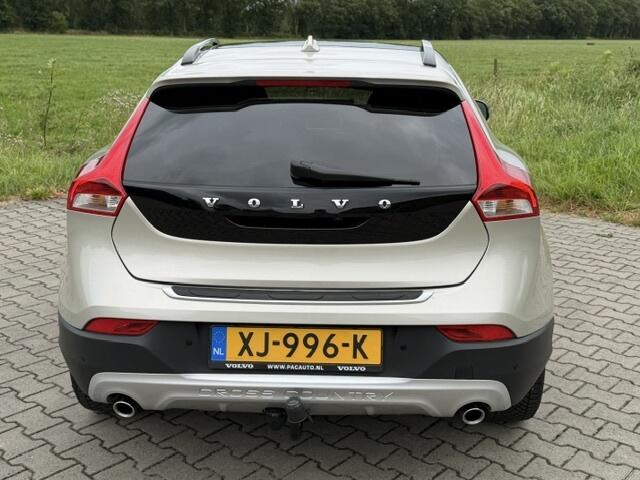 Volvo V40 CROSS COUNTRY T3 POLAR+ LUXURY AUTOM LEDER BOMVOL EN DE MOOISTE