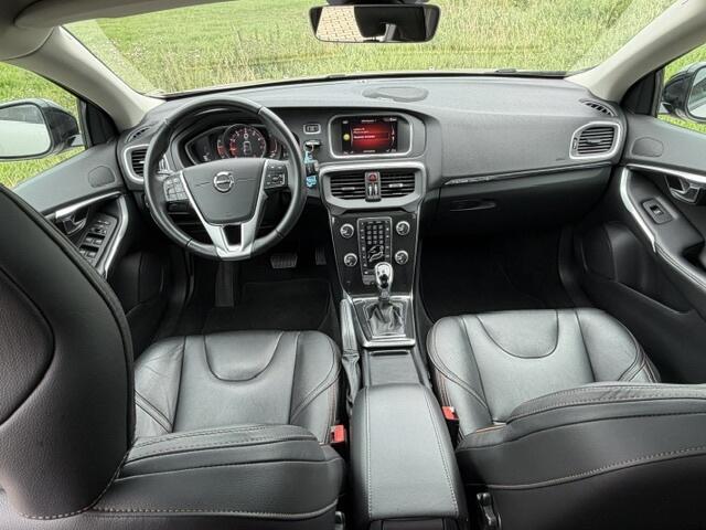 Volvo V40 CROSS COUNTRY T3 POLAR+ LUXURY AUTOM LEDER BOMVOL EN DE MOOISTE