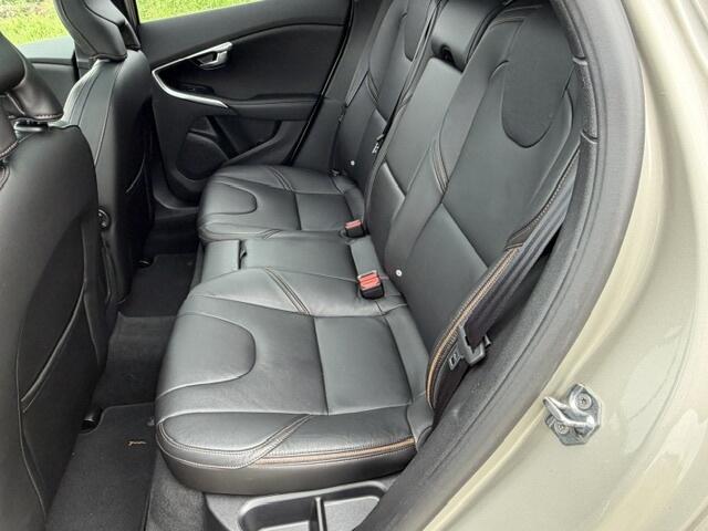 Volvo V40 CROSS COUNTRY T3 POLAR+ LUXURY AUTOM LEDER BOMVOL EN DE MOOISTE