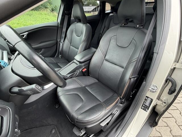 Volvo V40 CROSS COUNTRY T3 POLAR+ LUXURY AUTOM LEDER BOMVOL EN DE MOOISTE