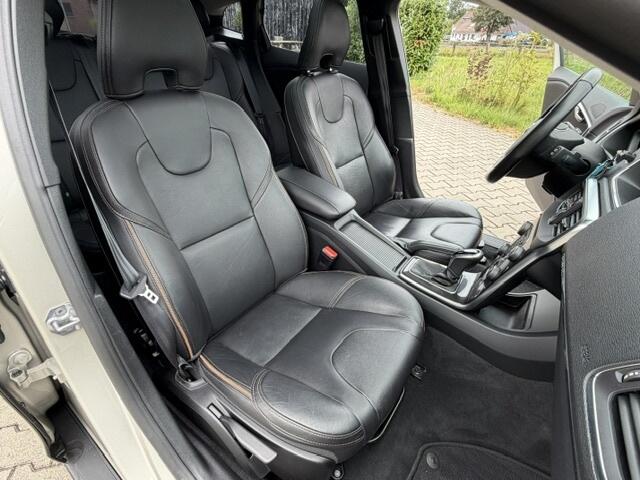 Volvo V40 CROSS COUNTRY T3 POLAR+ LUXURY AUTOM LEDER BOMVOL EN DE MOOISTE