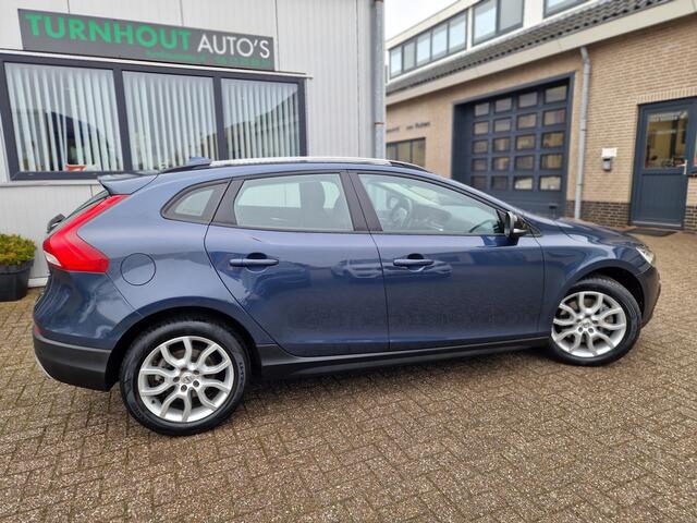 Volvo V40 CROSS COUNTRY T3 Nordic+ | Lichtmetalen velgen 17" | Stoelverwarming | Verwarmbare voorruit