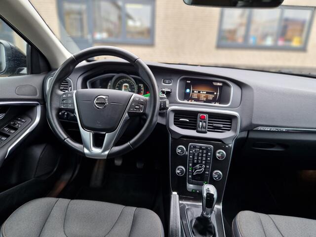 Volvo V40 CROSS COUNTRY T3 Nordic+ | Lichtmetalen velgen 17" | Stoelverwarming | Verwarmbare voorruit