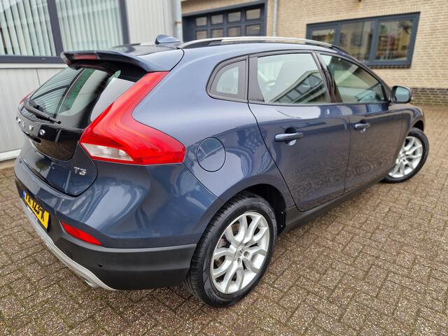 Volvo V40 CROSS COUNTRY T3 Nordic+ | Lichtmetalen velgen 17" | Stoelverwarming | Verwarmbare voorruit