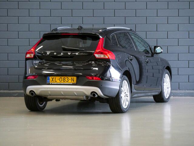 Volvo V40 CROSS COUNTRY 1.5 T3 Automaat Polar+ Luxury | PANODAK | LEDER | CAMERA |