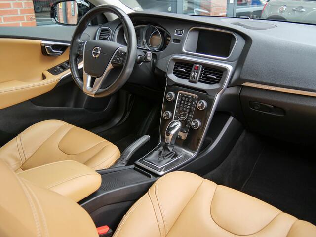 Volvo V40 CROSS COUNTRY 1.5 T3 Automaat Polar+ Luxury | PANODAK | LEDER | CAMERA |