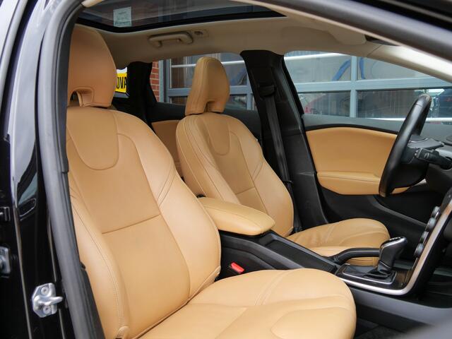 Volvo V40 CROSS COUNTRY 1.5 T3 Automaat Polar+ Luxury | PANODAK | LEDER | CAMERA |