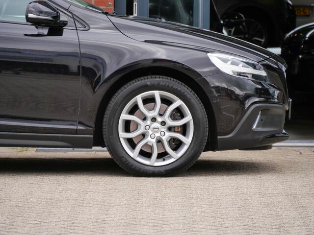 Volvo V40 CROSS COUNTRY 1.5 T3 Automaat Polar+ Luxury | PANODAK | LEDER | CAMERA |