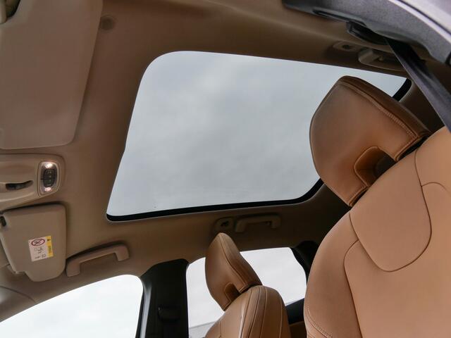 Volvo V40 CROSS COUNTRY 1.5 T3 Automaat Polar+ Luxury | PANODAK | LEDER | CAMERA |