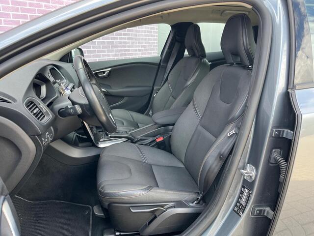 Volvo V40 CROSS COUNTRY 1.5 T3 Nordic+ | Trekhaak | Panorama dak | Stoelverwarming | Nieuwe distrbutieriem | Climate control |