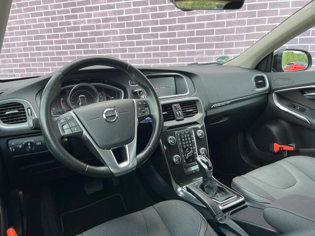Volvo V40 CROSS COUNTRY 1.5 T3 Nordic+ | Trekhaak | Panorama dak | Stoelverwarming | Nieuwe distrbutieriem | Climate control |