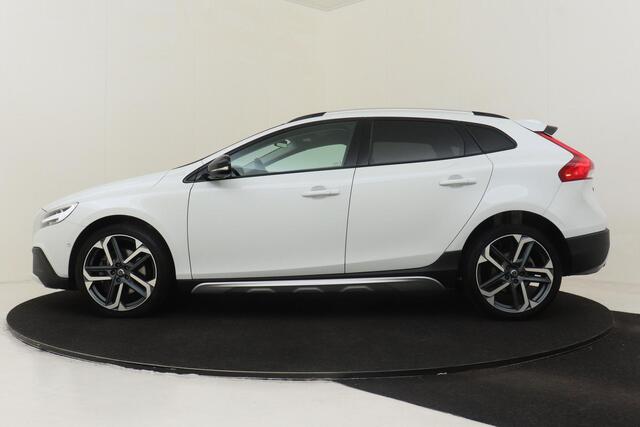 Volvo V40 CROSS COUNTRY T3 AUT. POLAR+ LUXURY -PANO.DAK|HARMAN/KARDON|LEDER|PARK.PILOT|CAMERA|KEYLESS|18"METALLAH