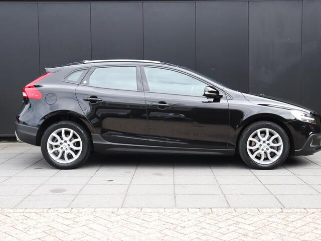 Volvo V40 CROSS COUNTRY 1.5 T3 Nordic+ AUT | PANODAK | CAMERA | LEDER