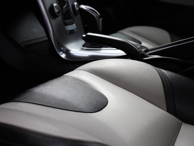 Volvo V40 CROSS COUNTRY 1.5 T3 Nordic+ AUT | PANODAK | CAMERA | LEDER