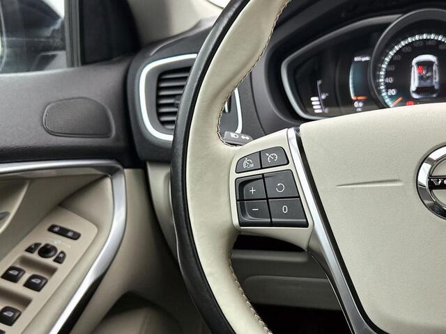 Volvo V40 CROSS COUNTRY 1.5 T3 Momentum | Trekhaak | Navigatie | Cruise Control | PDC |