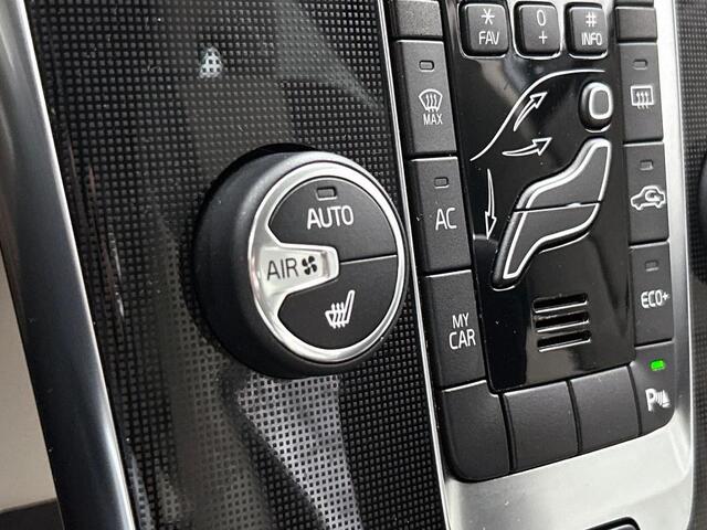 Volvo V40 CROSS COUNTRY 1.5 T3 Momentum | Trekhaak | Navigatie | Cruise Control | PDC |