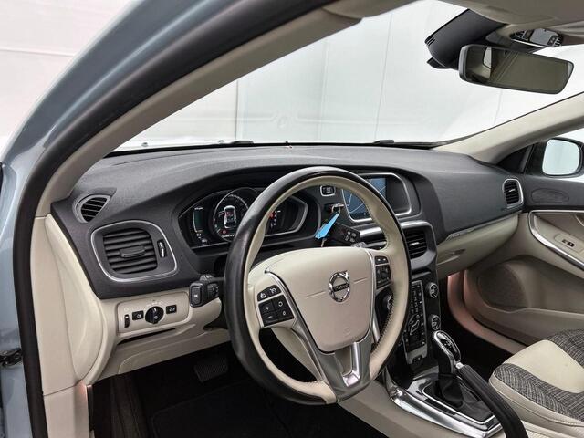 Volvo V40 CROSS COUNTRY 1.5 T3 Momentum | Trekhaak | Navigatie | Cruise Control | PDC |
