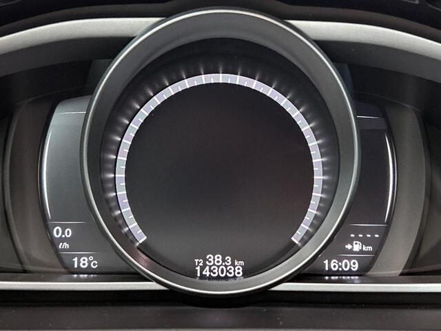 Volvo V40 CROSS COUNTRY 1.5 T3 Momentum | Trekhaak | Navigatie | Cruise Control | PDC |