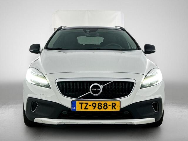 Volvo V40 CROSS COUNTRY 1.5 T3 Polar+ Luxury | Trekhaak | Panoramadak | Camera |