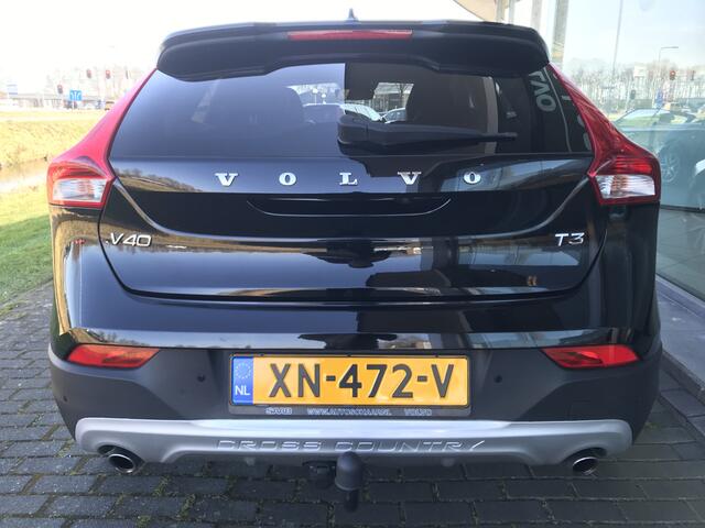 Volvo V40 CROSS COUNTRY 1.5 T3 Polar+ Luxury Automaat | Rijklaar incl 12 mnd Bovag | Panoramadak DAB Camera Trekhaak Keyless