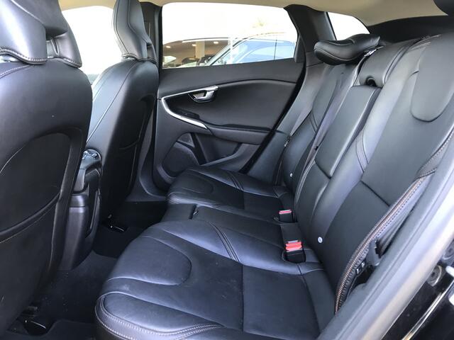 Volvo V40 CROSS COUNTRY 1.5 T3 Polar+ Luxury Automaat | Rijklaar incl 12 mnd Bovag | Panoramadak DAB Camera Trekhaak Keyless