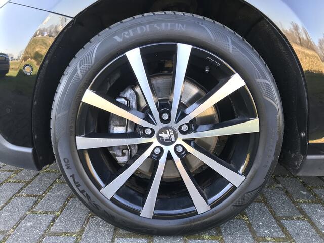 Volvo V40 CROSS COUNTRY 1.5 T3 Polar+ Luxury Automaat | Rijklaar incl 12 mnd Bovag | Panoramadak DAB Camera Trekhaak Keyless