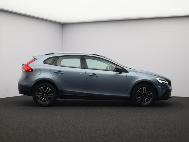 Volvo V40 CROSS COUNTRY T3 152PK Edition+ / Adaptive Cruise / BLIS / Leder / Parkeerverwarming / Panoramisch Dak / Stoelverwarming /