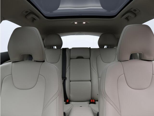 Volvo V40 CROSS COUNTRY T3 152PK Edition+ / Adaptive Cruise / BLIS / Leder / Parkeerverwarming / Panoramisch Dak / Stoelverwarming /