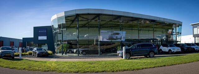 Volvo V40 CROSS COUNTRY T3 Dynamic Edition - LED koplampen - Navigatie - Verwarmbare voorstoelen - Trekhaak