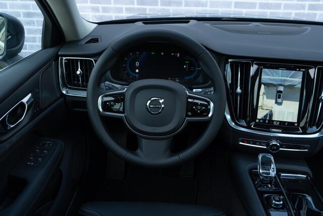 Volvo V60 T6 Recharge AWD Ultra Bright | Longe Range | Google | Massage | 360 Camera | Alarm | Schuif-/Kanteldak | Adaptieve Cruise | Pilot Assist | Head-Up Display | Keyless | 19" LM