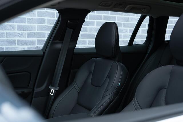 Volvo V60 T6 Recharge AWD Ultra Bright | Longe Range | Google | Massage | 360 Camera | Alarm | Schuif-/Kanteldak | Adaptieve Cruise | Pilot Assist | Head-Up Display | Keyless | 19" LM