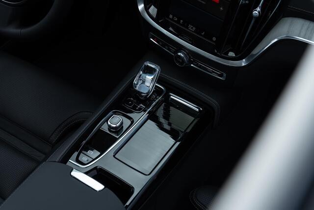 Volvo V60 T6 Recharge AWD Ultra Bright | Longe Range | Google | Massage | 360 Camera | Alarm | Schuif-/Kanteldak | Adaptieve Cruise | Pilot Assist | Head-Up Display | Keyless | 19" LM