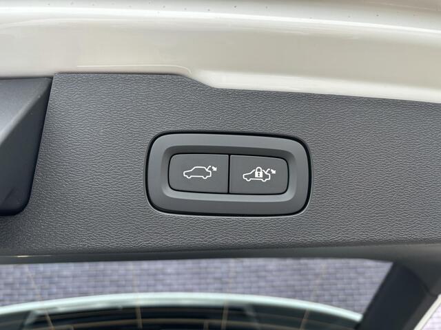 Volvo V60 T6 Recharge AWD Ultra Dark Long Range - Uit voorraad leverbaar! - Head-up Display | Panoramadak | 19" LM velgen | Contourstoelen | Harman Kardon audio