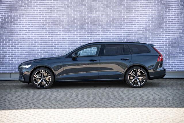 Volvo V60 2.0 T6 Recharge AWD Ultra Dark | Uit Voorraad Leverbaar | Stoel Ventilatie en Massage | Bowers & Wilkins | 360 Camera | Gelamineerd Glas |