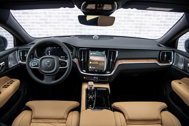 Volvo V60 2.0 T6 Recharge AWD Ultra Dark | Uit Voorraad Leverbaar | Stoel Ventilatie en Massage | Bowers & Wilkins | 360 Camera | Gelamineerd Glas |