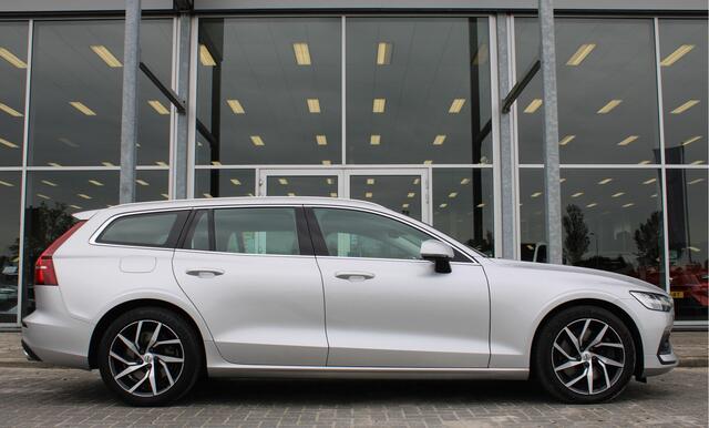 Volvo V60 2.0 T5 Momentum Pro / AppleCarplay / Verw. Voorstoelen / PDC V + A / 18" LMV