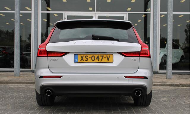 Volvo V60 2.0 T5 Momentum Pro / AppleCarplay / Verw. Voorstoelen / PDC V + A / 18" LMV
