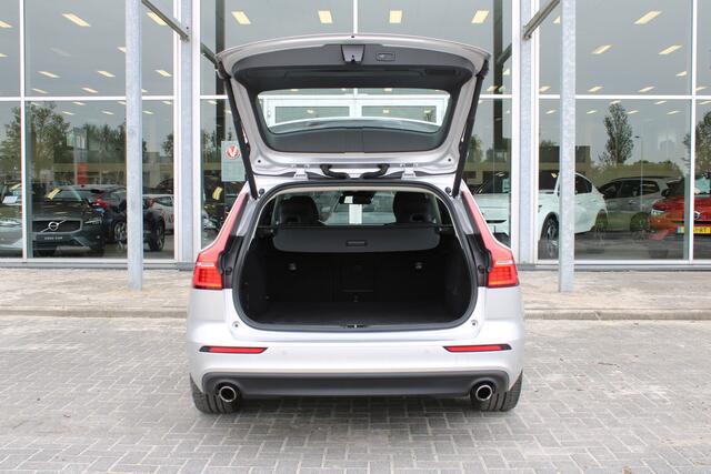 Volvo V60 2.0 T5 Momentum Pro / AppleCarplay / Verw. Voorstoelen / PDC V + A / 18" LMV