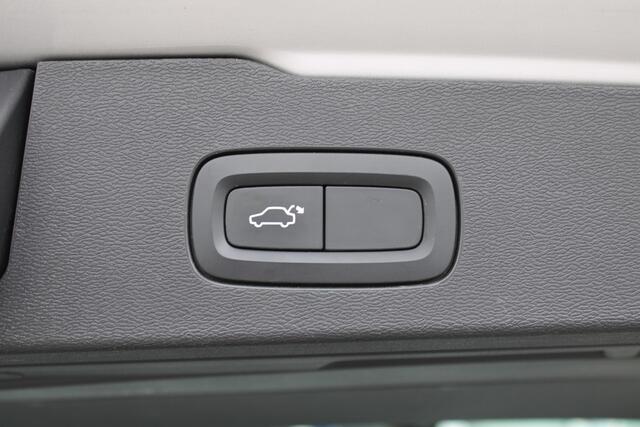 Volvo V60 2.0 T5 Momentum Pro / AppleCarplay / Verw. Voorstoelen / PDC V + A / 18" LMV