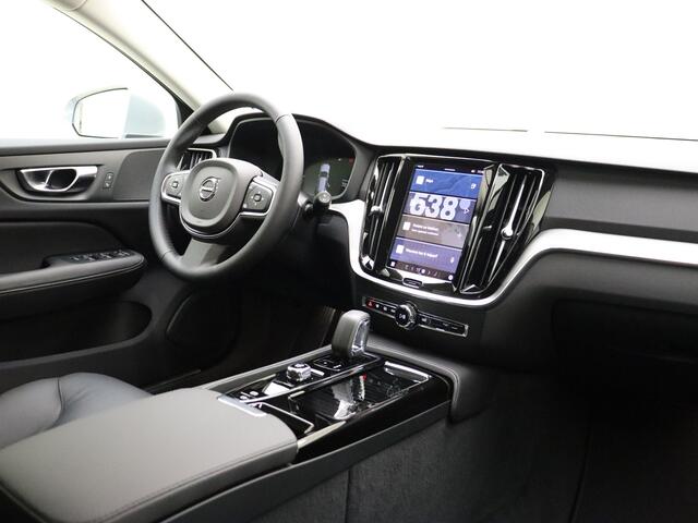 Volvo V60 T6 350pk AWD Essential Edition / NIEUW / DIRECT LEVERBAAR / Adapt. Cruise / BLIS / Leder / 19'' / Donker glas / Stoel + Stuurw. Verwarming /